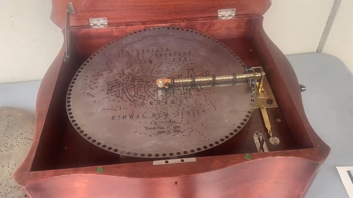 Regina Music Box Model 50 Mahogany Serpentine | eBay