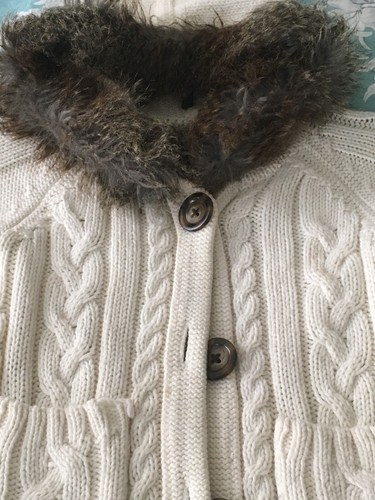 Gap kids girls S 4/5 off white fur trimmed hooded cable-knit sweater - Picture 2 of 4