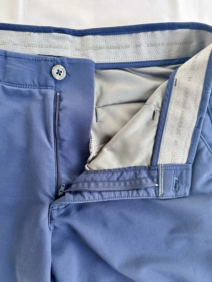 Calça de golfe masculina Under Armour tamanho 34x32, azul, elástica de desempenho, chino - Imagem 4 de 4