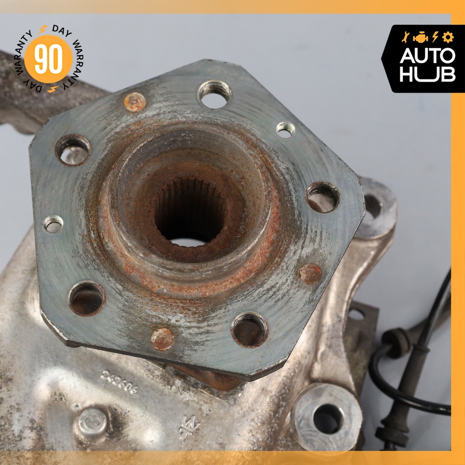 03-10 Maserati Quattroporte M139 Front Left Side Spindle Knuckle Hub OEM 51k