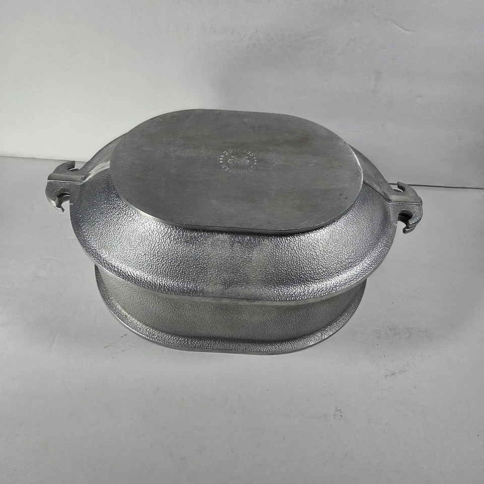 Horno holandés tostador ovalado de aluminio martillado Guardian Service con tapa vintage Foto 4 de 4