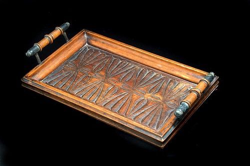 ANTIQUE EDWARDIAN OAK WOODEN CARVED BRASS AND WOOD TURNED HANDLE TRAY 1900. - Picture 4 of 12