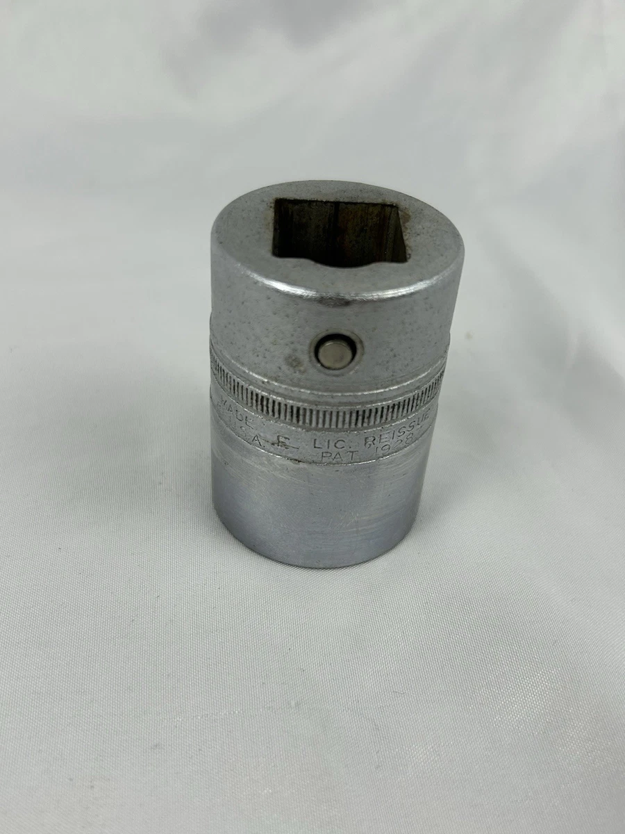 Snap-on 3/4in. Drive 1-1/16in. Size Vehicle Sockets and Socket