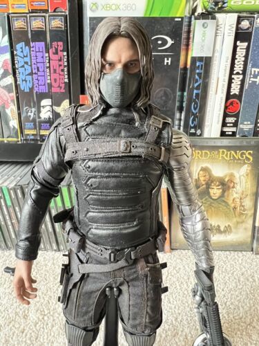 Hot Toys Captain America The Winter Soldier MMS241 1/6th Scale Action Figure - Picture 1 of 10
