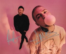 * GIRLFRIENDS BAND * signed 8x10 photo * TRAVIS MILLS & NICK GROSS * 6