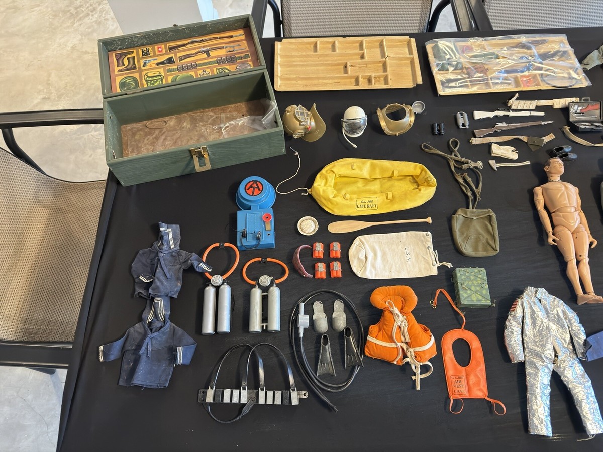 GI JOE装備品等 Lot Of 80+ Vintage 1960 Era GI Joe 12