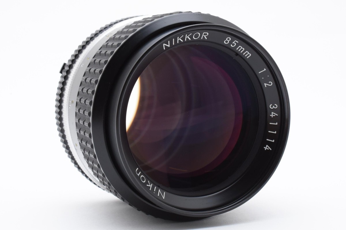Mint* Nikon Ai-s Nikkor 85mm F2 Portrait MF Lens HS-10 Hood