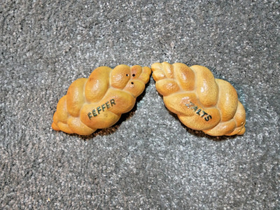 Sammlerstück Brot Salz & Pfefferstreuer - Eine Va-Dai Kreation
