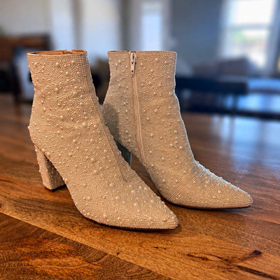 Betsey Johnson SB-CADY Ivory Rhinestone Pointed Toe Ankle Bootie Side Zip 9.5M