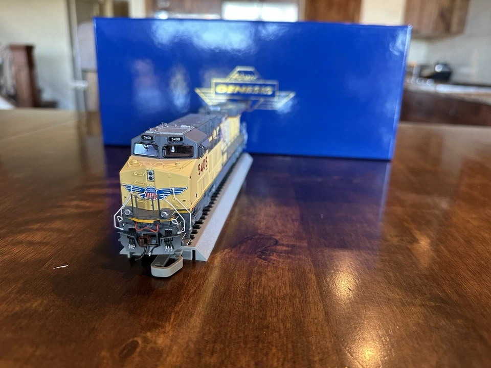 Athearn Genesis HO Union Pacific ES44AC 5408 w/ DCC & Sound/Replaced Doors, LED - Image 3 of 4