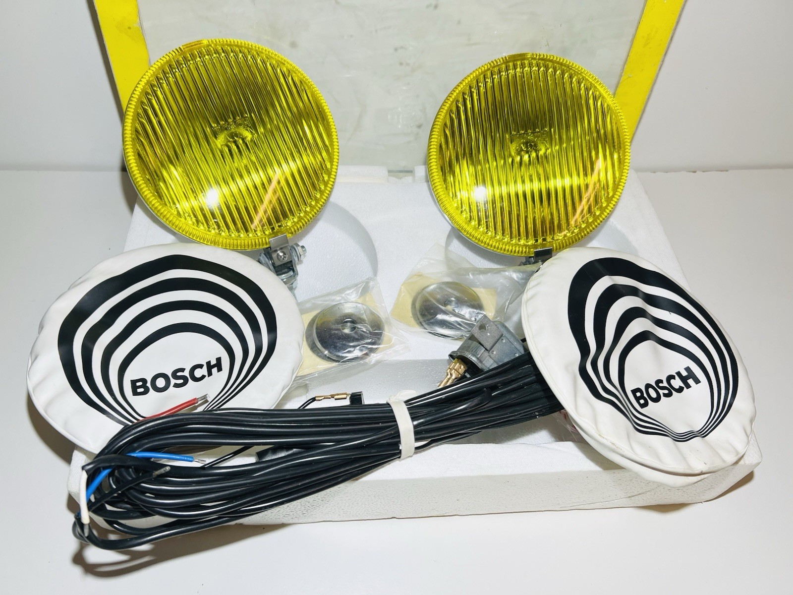 Phares antibrouillards Bosch 160 chromés pour vos rallyes et sorties en anciennes