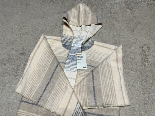 REI Co-op Nook Blanket Wrap Sweater Women's One Size Pockets Hood No Closure NWT - Picture 8 of 9