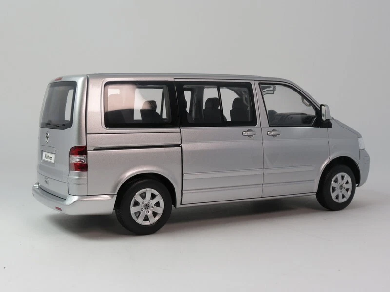 Norev Volkswagen Multivan silver 2003 1/18 188601 - Immagine 3 di 4
