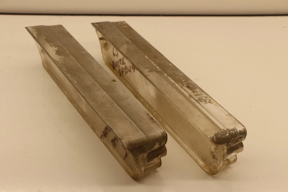 Par de lentes especiales de luz direccional de estacionamiento Buick 1964 fabricante de equipos originales 5955123 guía 4Z Foto 2 de 4