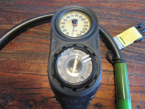 Suunto 2in 5000 PSI SPG Pressure Gauge/Compass/Depth Scuba Dive w Boot - Picture 7 of 8