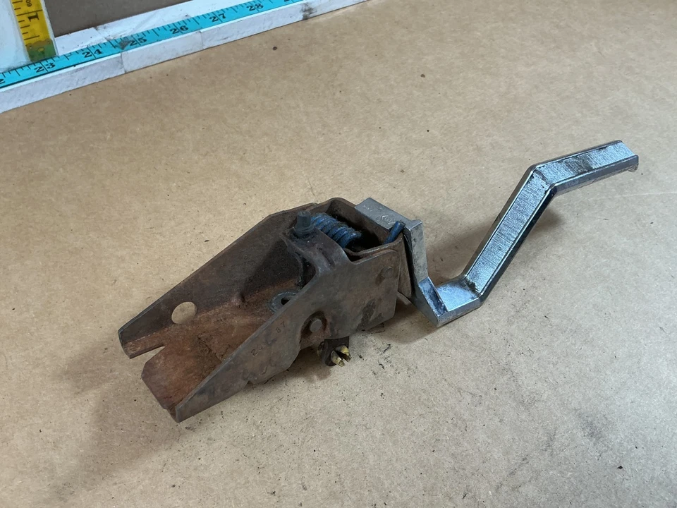 1981-1989 Lincoln Town Car Front Left Driver Side Interior Door Handle - Image 3 of 4