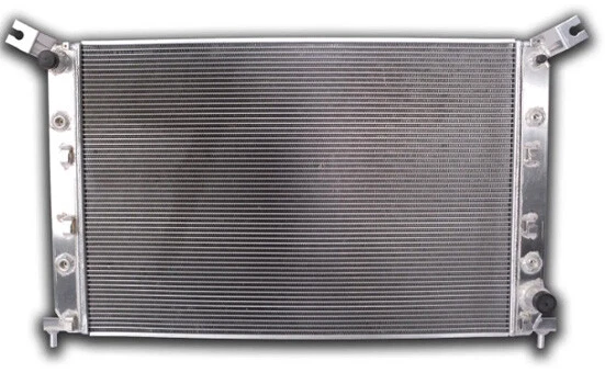 Cooling Radiator For 2011 2012-2019 Chevrolet Silverado 2500HD 3500HD 6.0L (AT) Foto 2 de 4