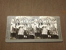 VINTAGE STEREOVIEW STEREOSCOPE CARD CHILDREN NATIONAL COSTUME PRAGUE BOHEMIA