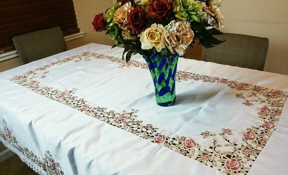 72x126 Embroidery Floral Pink Green Rose Cutwork Tablecloth Napkin Elegant Linen - Image 4 of 4