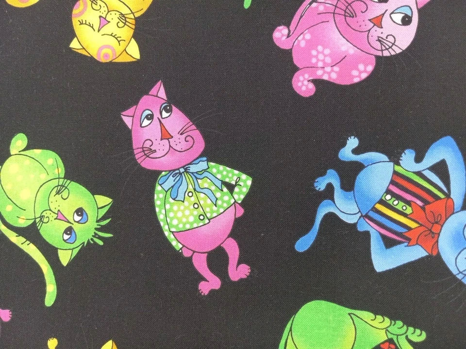 Tecido por Loralie Harris Designs gatos legais em relevo 38,5"L X 44"W preto/multicolorido - Imagem 3 de 4