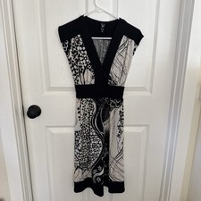 Windsor Black And White V-neck Dress With Tie Around Size M