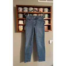 Old Navy High Rise OG Straight Jeans with secret slim pockets size 2