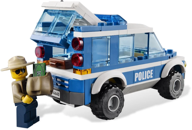 Lego Forest Police Station 4440 Town Minifigure Building Set - Image 4 of 4