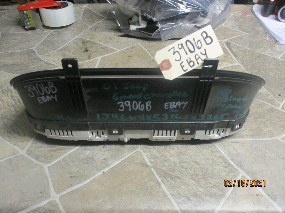 2001 JEEP GRAND CHEROKEE SPEEDOMETER GAUGE INSTRUMENT TACHOMETER CLUSTER *213K* - Image 4 of 4