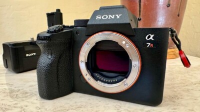 Sony Alpha A7R IVA 61MP Full Frame Mirrorless Camera Package