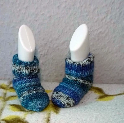 Handgestrickte Babysocken Bananensocken Mitwachsend Gr. 15-16 (0-6 Mon.) - Bild 1 von 4