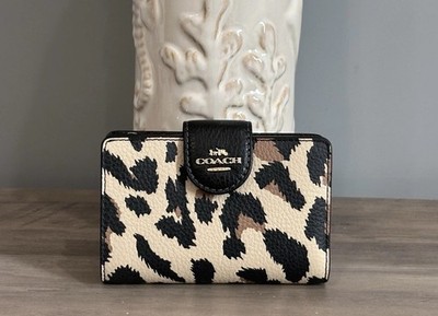 COACH CCL62 Medium Corner Zip Wallet New Leopard Print Refined