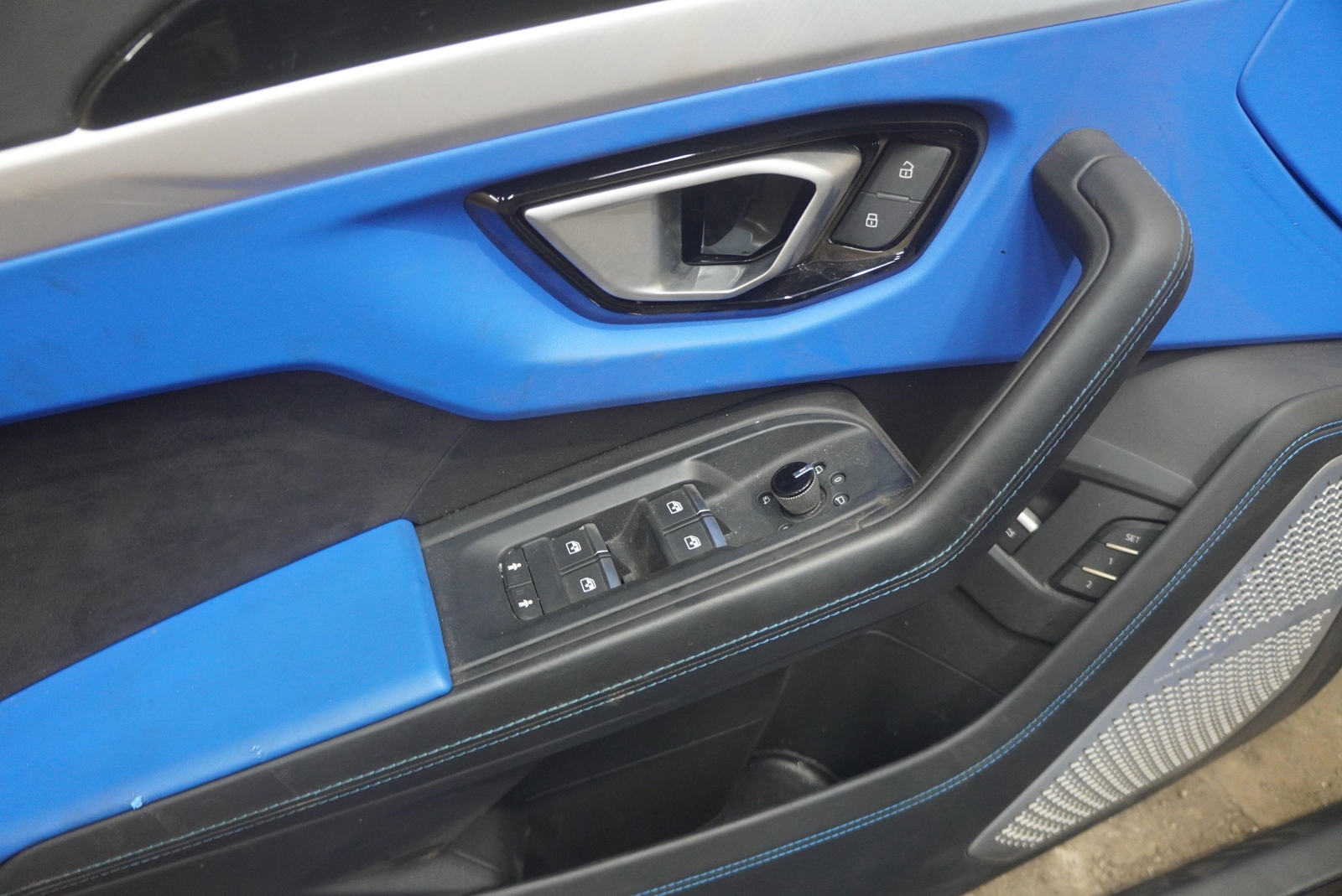 Set 4 Front Rear Interior Door Trim Panel Black Blue OEM Lamborghini Urus 2019