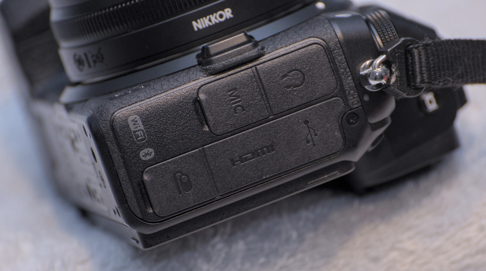 Nikon Z6 MINT only body 4296 shutter releases please read description