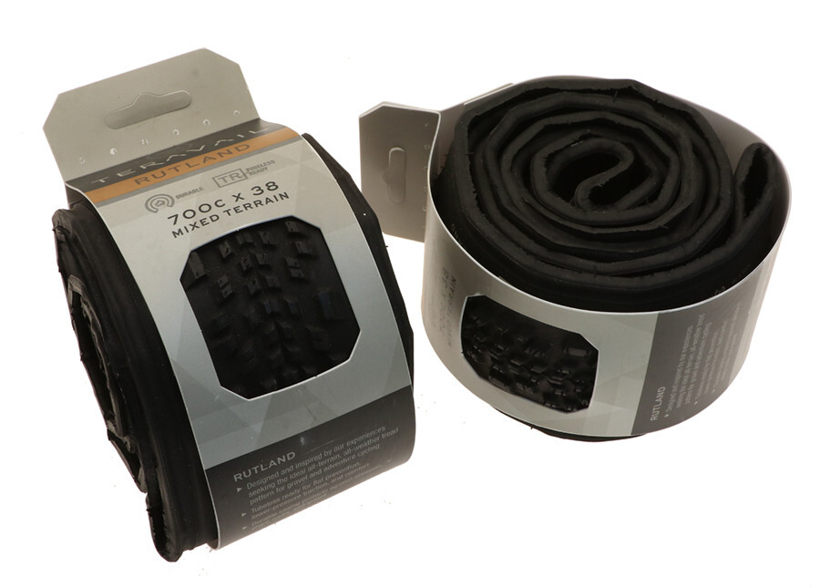 Пара бескамерных складных шин Teravail Rutland 700c x 38 мм, черные, НОВЫЕ