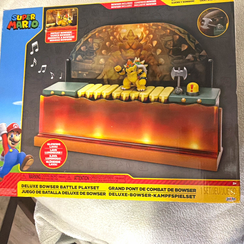 Nintendo Super Mario Deluxe Bowser Battle Playset w/ Bowser Figure Light Up
