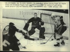 1972 Press Photo Barclay Plager Tangles Sticks With Jean Pronovost For Puck