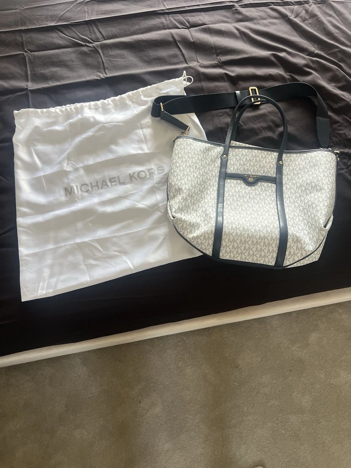 Michael Kors Women's Large Tote Bag & Purse - Image 3 of 4