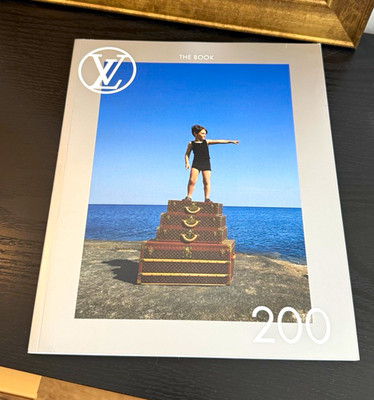 Louis Vuitton, The Book 200 Illustrated, English Fashion