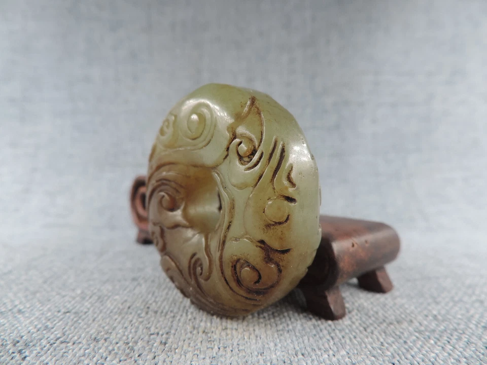 Antiguo colgante chino tallado a mano de escultura de jade hetiano natural Foto 3 de 4