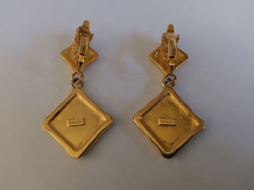Pendientes colgantes triangulares de gota roja trifari de colección esmalte en tono dorado años 80 moda - Imagen 2 de 3