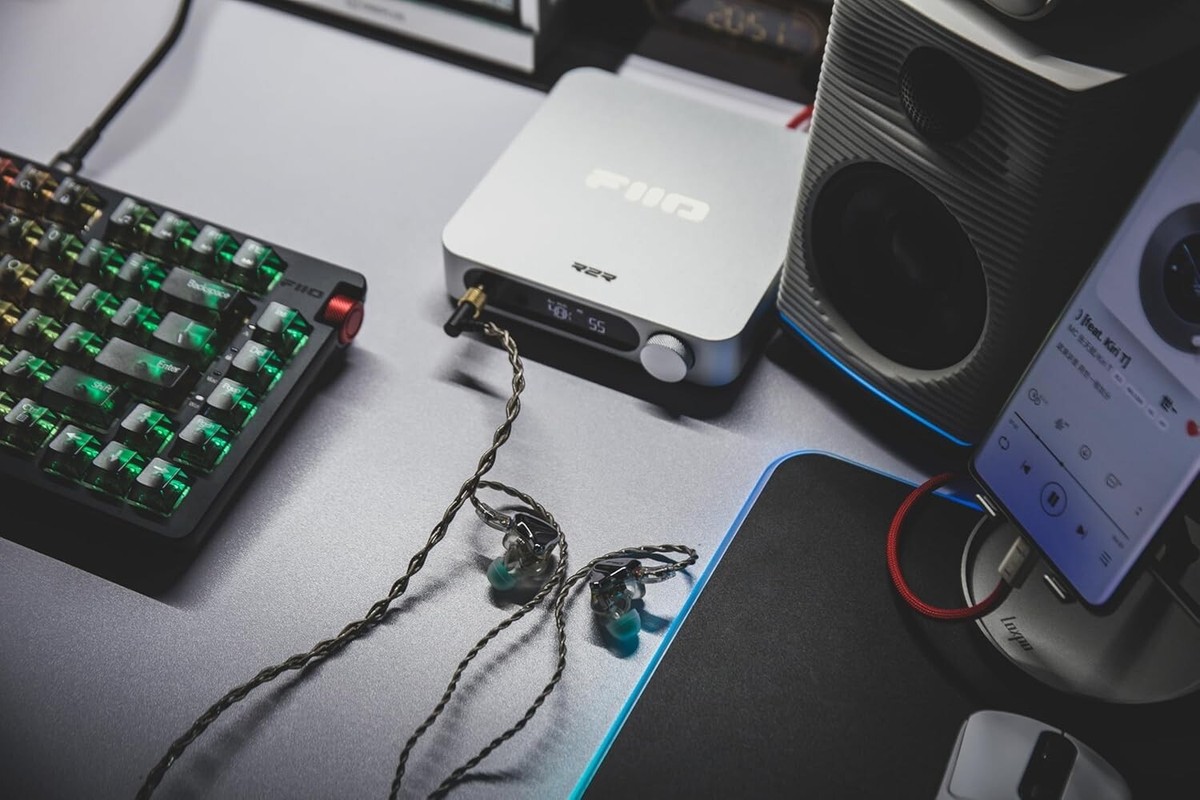 FiiO K11 R2R USB DAC & Headphone Amplifier 1300mW, 384kHz/24Bit