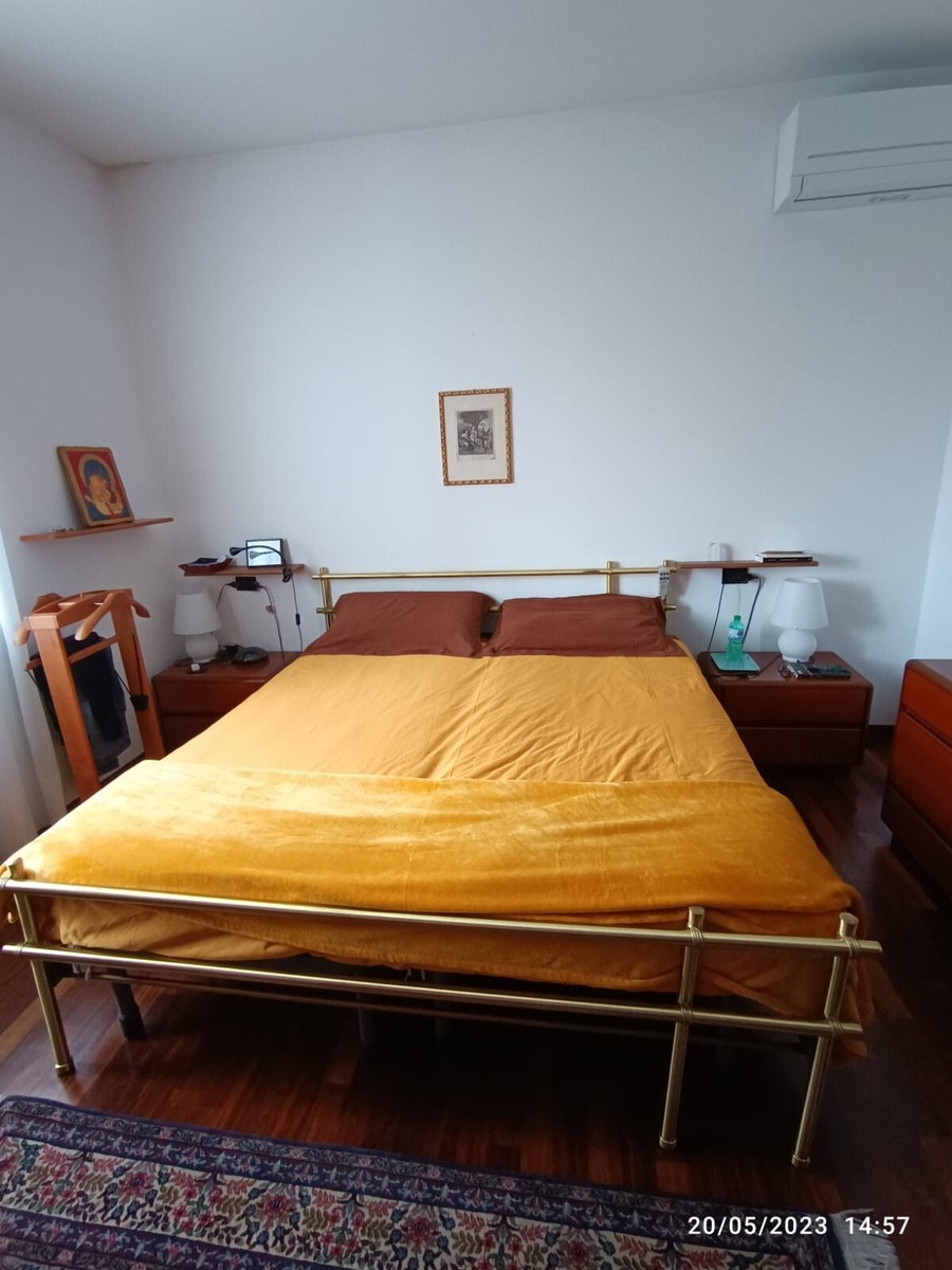 Letto matrimoniale in ottone vintage anni Senza reti e materassi