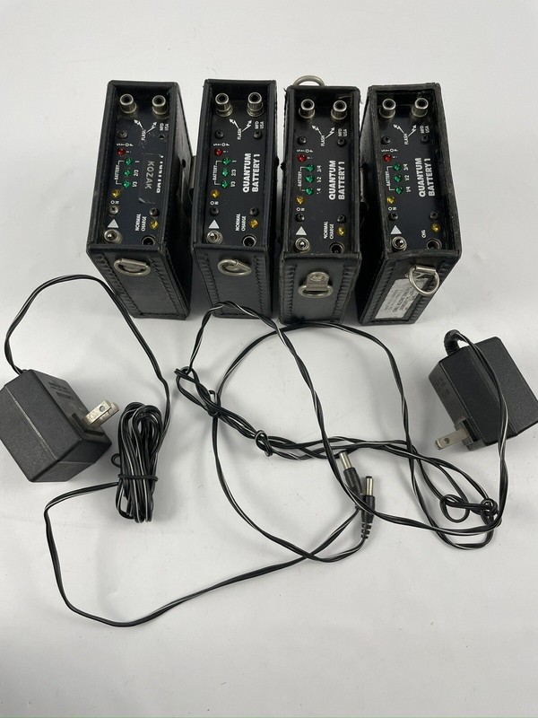 4-Quantum Battery 1 With 2 Charger - Untested