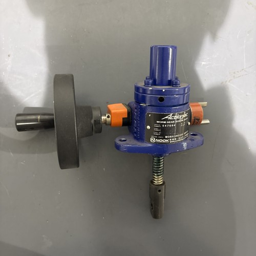 Nook Action Jack Worm Gear Screw Jack 05 C 05110-HS1   Used Less Then 20 Hours