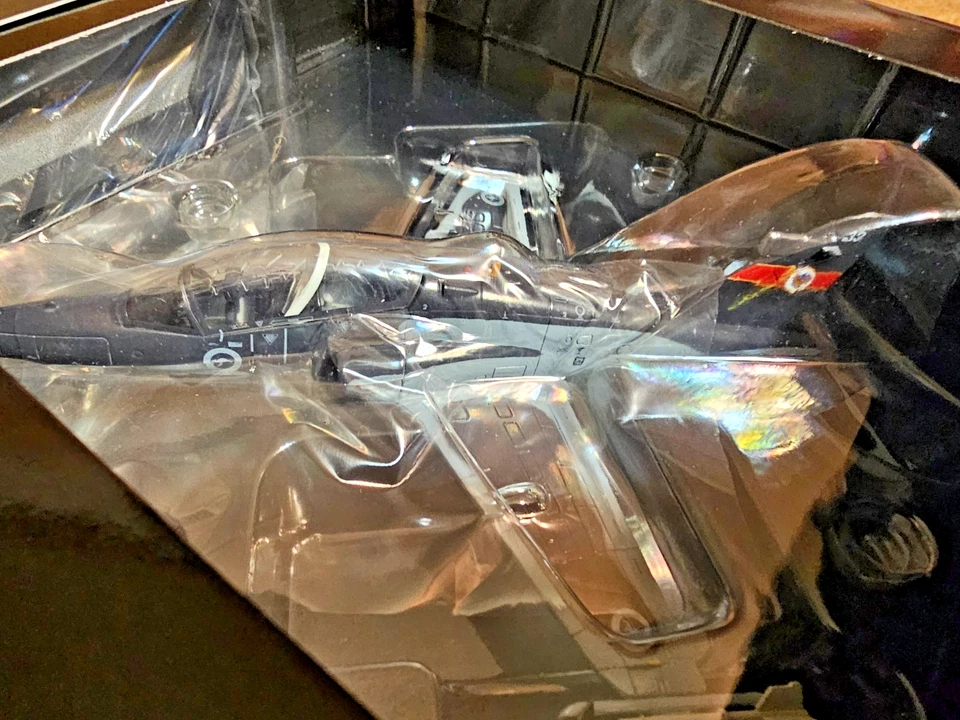 RARE🔥 FALCON MODELS 1/72 FA727006 Hawk MK. 127 A27-33, RAAF 2012 🔥L.NuIBx! - Image 4 of 4