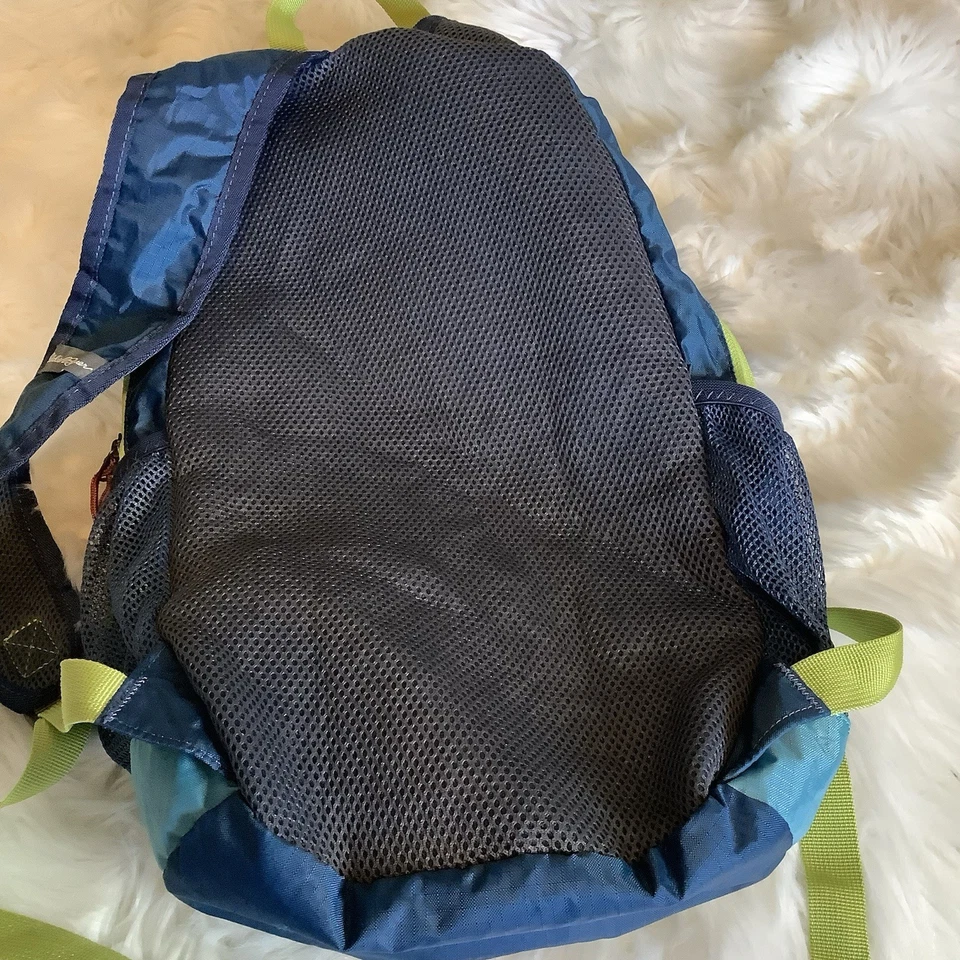 Mochila de día Eddie Bauer Stowaway ligera de nailon para senderismo camping  Foto 4 de 4