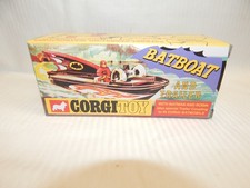 CORGI BATMAN BATBOAT WITH TRAILER 107 RE ISSUE BNIB