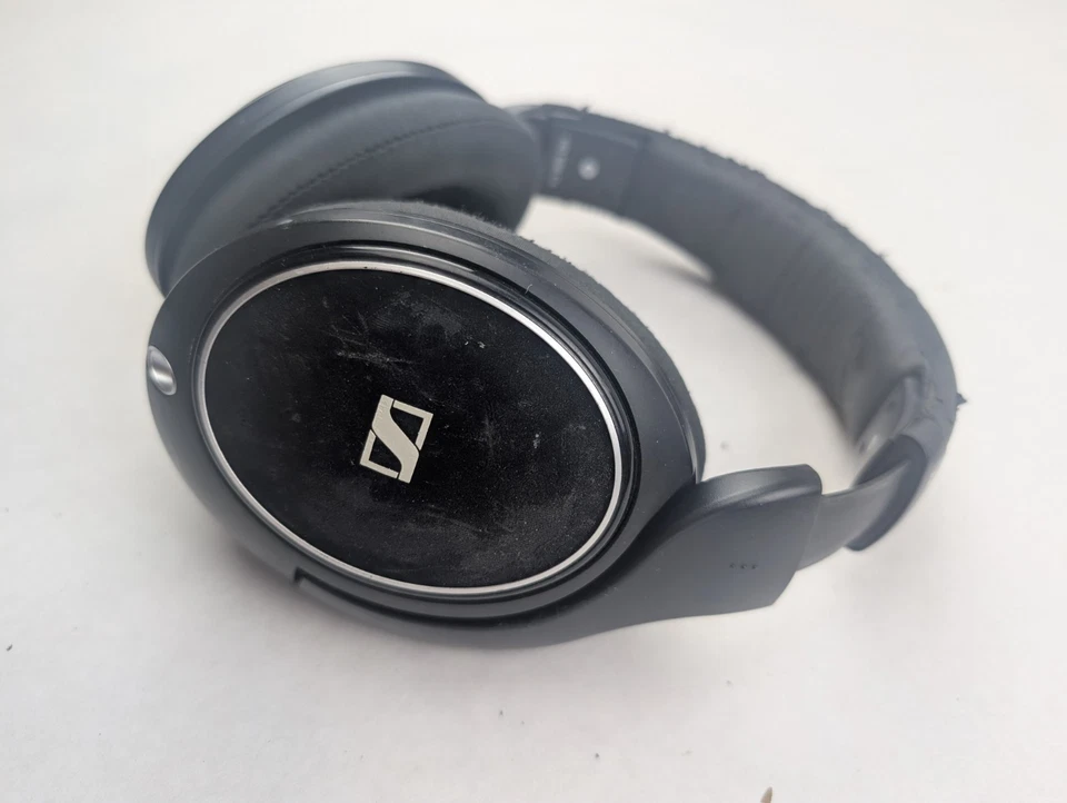 Sennheiser HD598Cs Over-Ear Headphones - No cable - Peeling - Image 2 of 4