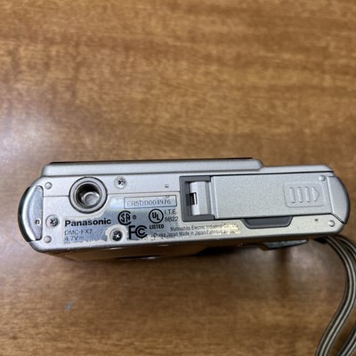 Panasonic Lumix DMC-FX7 Silver 5MP 2.5