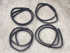 Ford Sierra Sapphire1.8/2.0DOHC/2wd/4x4Cosworth/2.3diesel/Complete Door Seal Set